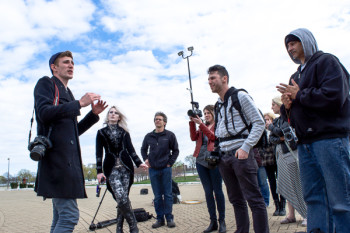 Rob Woodcox talks with a group of students