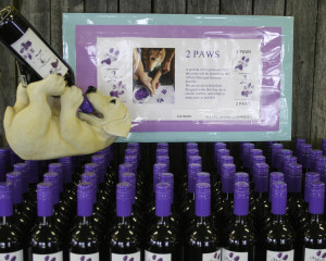 2 Paws Wine display