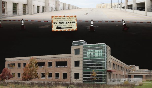 Sign turns drivers away from the top floor of campus parking structure. Vardan Sarsgyan, Josh Mehay | Washtenaw Voice