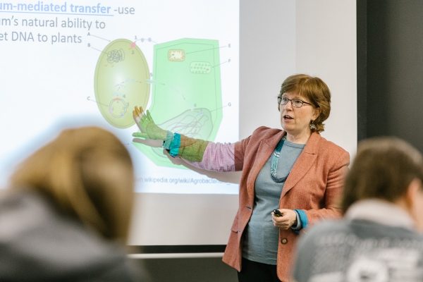 Emily Thompson, an environmental science and biology instructor at WCC, spoke on food sustainability on Feb. 5 during STEM week. Sara Faraj | Washtenaw Voice