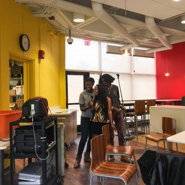 Daniela Rivas and Bethlehem Yimer sing “Halo” by Beyoncé, accompanied by Ian Tubbs at the ISA open mic. Lilly Kujawski | Washtenaw Voice