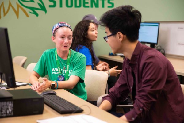 Shaina DeBries works with new student David Shen during a connect session. Lily Merritt | Washtenaw Voice
