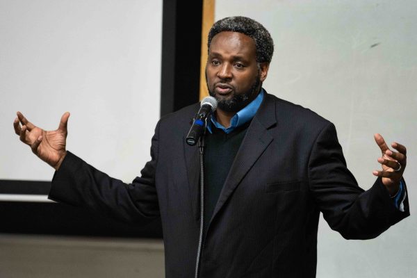 Kizito Kalima, a survivor of the 1994 Rwandan genocide, shares vulnerably about his experiences at WCC’s Global Discussion Series. Eric Le | Washtenaw Voice