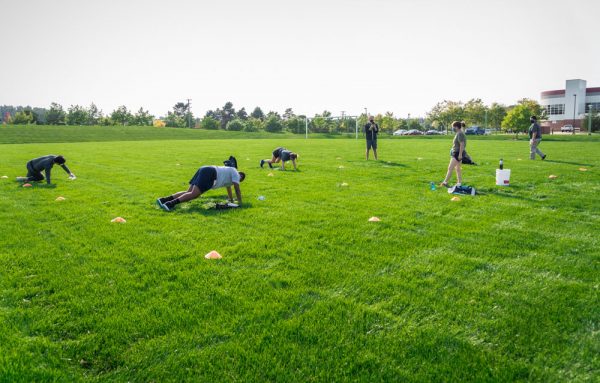 Students participate in an outdoor HIIT class. Torrence Williams | Washtenaw Voice