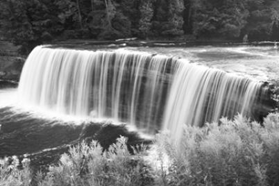 Tahquamenon_falls_upperTHUMB.jpg